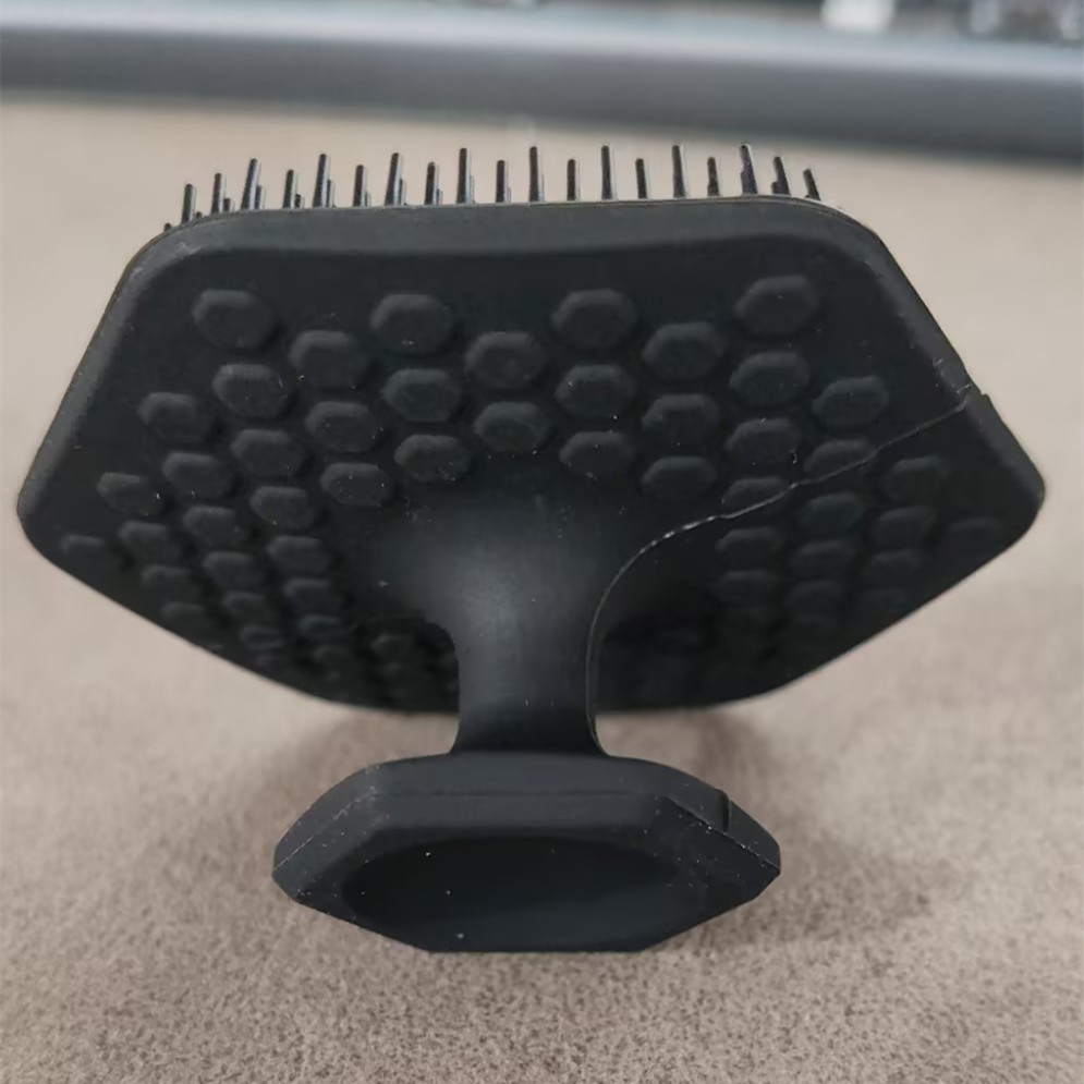 Silicone brush